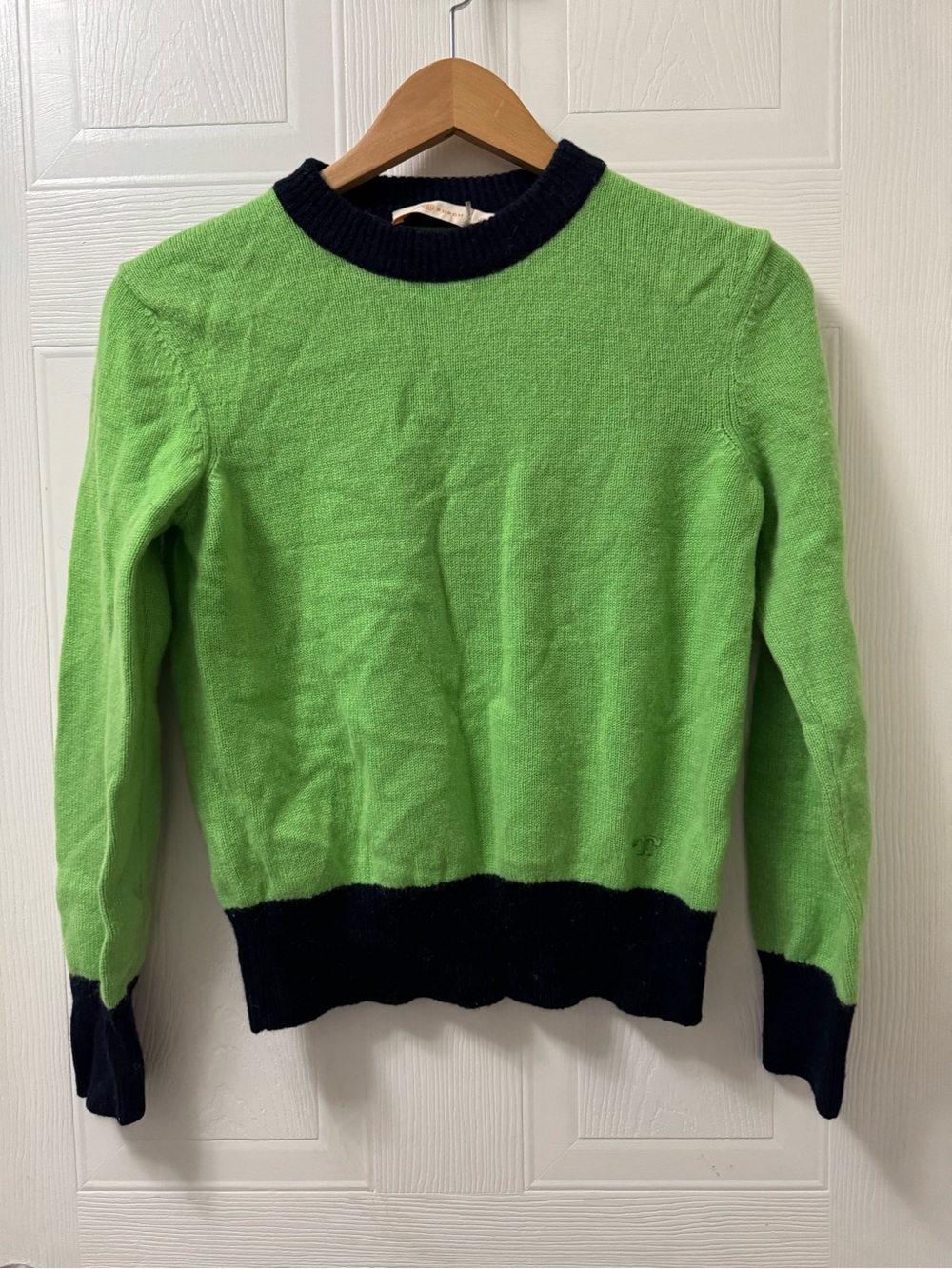 Tory Burch 100% cashmere  Lime Green Crewneck Sweater with Navy Trim